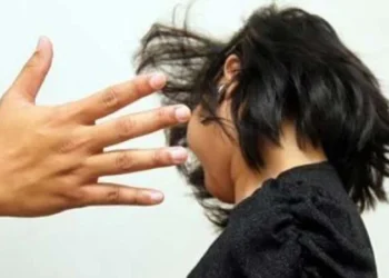 Καταγγελία για βιαιοπραγία εργοδότη σε εργαζόμενη μεζεδοπωλείου