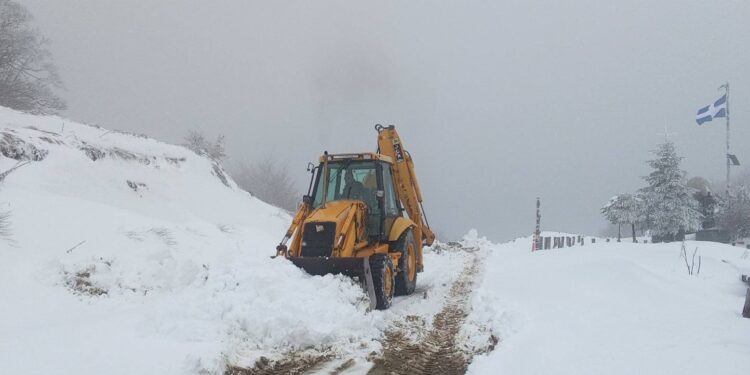 Μάχη με τα χιόνια στα ορεινά της Αιτωλοακαρνανίας– Που χρειάζονται αλυσίδες