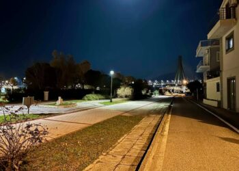 Νέος φωτισμός στην πλατεία Χορμόβα και τον πεζόδρομο Αντιρρίου