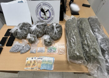 Χειροπέδες σε τρεις νεαρούς Μεσολογγίτες που έσπρωχναν ποσότητες ναρκωτικών στην Πάτρα – Η ανακοίνωση της ΕΛ.ΑΣ (ΦΩΤΟ)