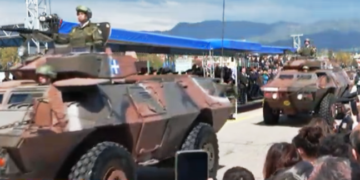 Μεσολόγγι – 200 χρόνια Έξοδος: Δείτε την εντυπωσιακή μεγάλη στρατιωτική παρέλαση (ΒΙΝΤΕΟ)