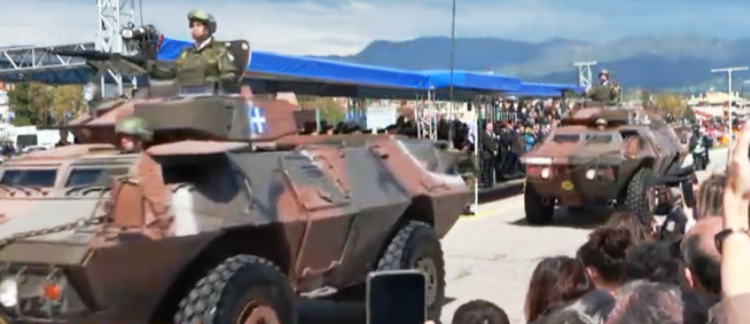 Μεσολόγγι – 200 χρόνια Έξοδος: Δείτε την εντυπωσιακή μεγάλη στρατιωτική παρέλαση (ΒΙΝΤΕΟ)