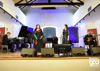 Το Μεσολόγγι Υποκλίνεται στη φωνή της Μαρίας Φαραντούρη