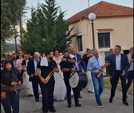 Γάμος με λύρες και νταούλια στο Μπαμπαλιό Αιτωλοακαρνανίας