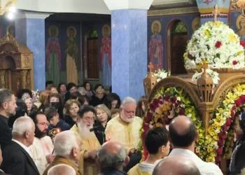 Ακολουθία του Επιταφίου και περιφορά του στην Ενορία Αγίου Θωμά Αγρινίου (videos – fotos)