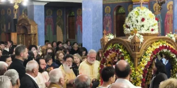 Ακολουθία του Επιταφίου και περιφορά του στην Ενορία Αγίου Θωμά Αγρινίου (videos – fotos)