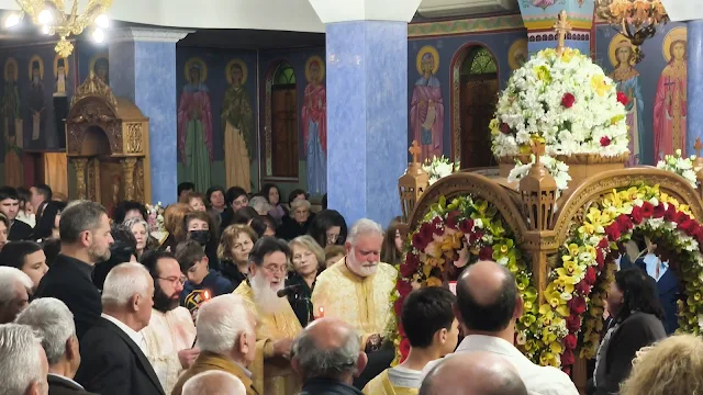 Ακολουθία του Επιταφίου και περιφορά του στην Ενορία Αγίου Θωμά Αγρινίου (videos – fotos)