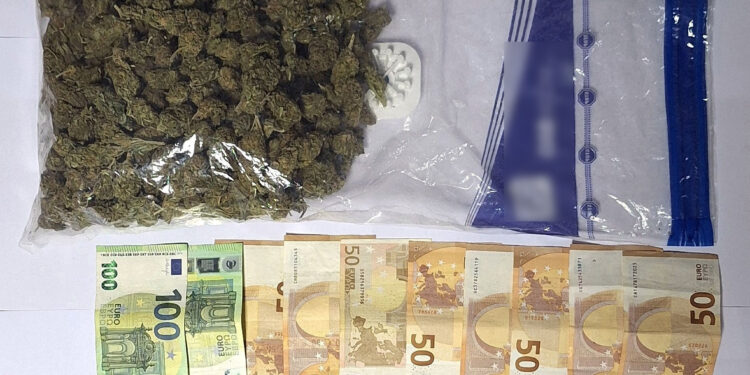 Πλατανίτης Ναυπακτίας: Αστυνομικός εκτός υπηρεσίας εντόπισε διακινητές ναρκωτικών (ΦΩΤΟ)