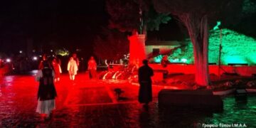 Νυχτερινό ευλαβικό προσκύνημα στον Κήπο των Ηρώων