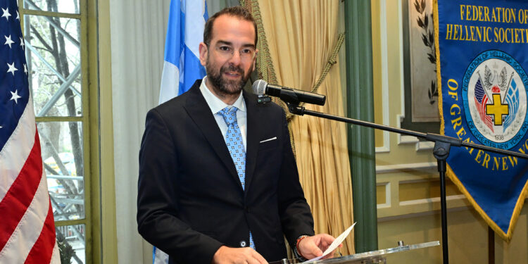 Στις εκδηλώσεις της Ομογένειας στις ΗΠΑ για την εθνική παλιγγενεσία και την 200η επέτειο της Εξόδου του Μεσολογγίου, ο Νεκτάριος Φαρμάκης