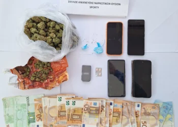 Ναύπακτος: Πήγαινε να πουλήσει ναρκωτικά αλλά τον περίμενε η Αστυνομία και ο… σκύλος (ΦΩΤΟ)