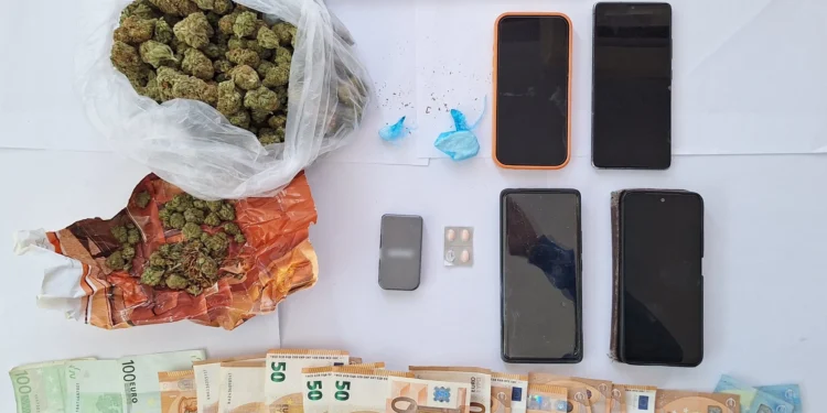 Ναύπακτος: Πήγαινε να πουλήσει ναρκωτικά αλλά τον περίμενε η Αστυνομία και ο… σκύλος (ΦΩΤΟ)