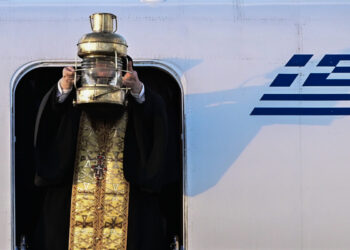 Άγιο Φως 2026: Σήμερα οι κρίσιμες αποφάσεις – Ποιο είναι το «plan B» – Πώς θα έρθει στην Ελλάδα