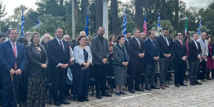 Μεσολόγγι: Ο Κήπος των Ηρώων αποδόθηκε στους πολίτες, παρουσία Μενδώνη – Το μήνυμα Φαρμάκη (ΦΩΤΟ)