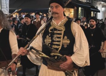 Ο Θανάσης Μαυρομμάτης Τιμά τους Ηρωικούς Προγόνους του Μεσολογγίου