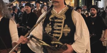 Ο Θανάσης Μαυρομμάτης Τιμά τους Ηρωικούς Προγόνους του Μεσολογγίου