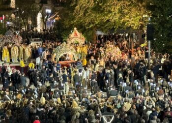 Αγρίνιο: Η συγκλονιστική συνάντηση των Επιταφίων στην Πλατεία Δημοκρατίας τη Μ. Παρασκευή (ΦΩΤΟ – ΒΙΝΤΕΟ)