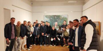 Παναιτωλικός και πολιτισμός: Η ομάδα επισκέφθηκε την επετειακή έκθεση στη Δημοτική Πινακοθήκη Αγρινίου