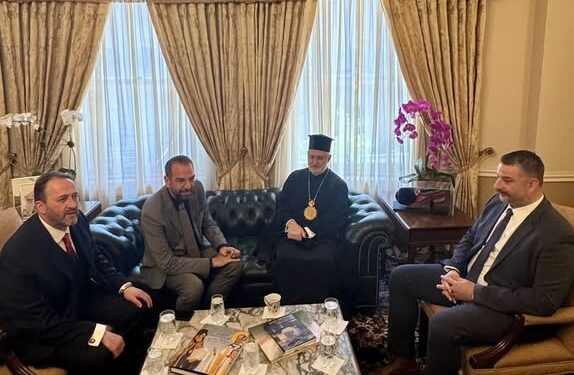 Φαρμάκης – Μαυρομμάτης: Εξωστρέφεια και ισχυροί δεσμοί του Ελληνισμού μέσα από συνάντηση με τον Αρχιεπίσκοπο Αμερικής