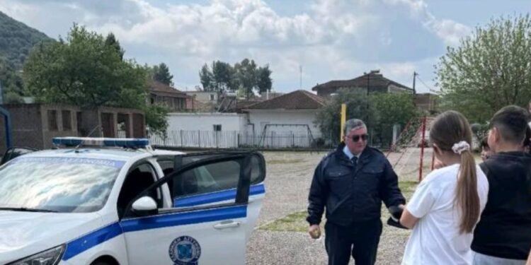 Το ανθρώπινο πρόσωπο της αστυνομίας στο Ξηρόμερο – Δράσεις κοντά στους μαθητές και την τοπική κοινωνία