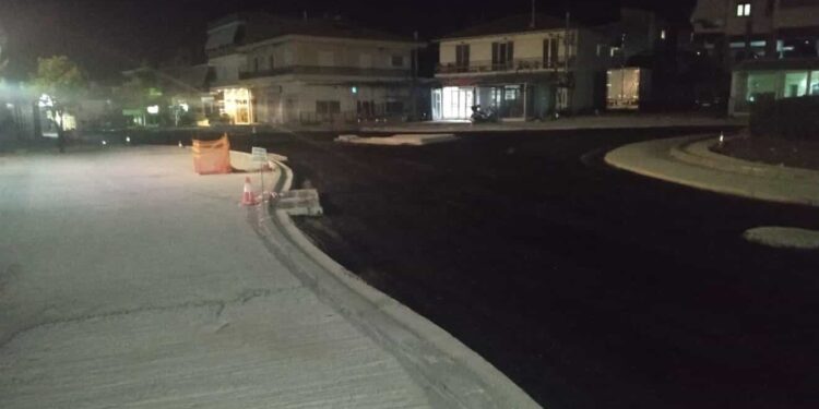 Αγρίνιο: Έπεσε άσφαλτος στο «Πλατανάκι» – Με γοργούς ρυθμούς προχωρά το έργο, αλλάζει η είσοδος της πόλης (ΦΩΤΟ)