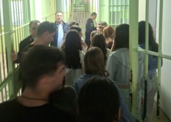 Βιωματική εκπαιδευτική επίσκεψη του 3ου ΓΕΛ Αγρινίου στις Φυλακές Μαλανδρίνου – Ένα πολύτιμο μάθημα ζωής για τους μαθητές