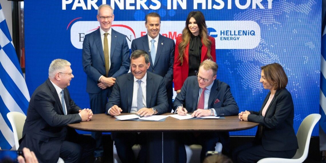 Η υπογραφή της σύμβασης για τη γεώτρηση στο «μπλοκ 2» του Ιονίου