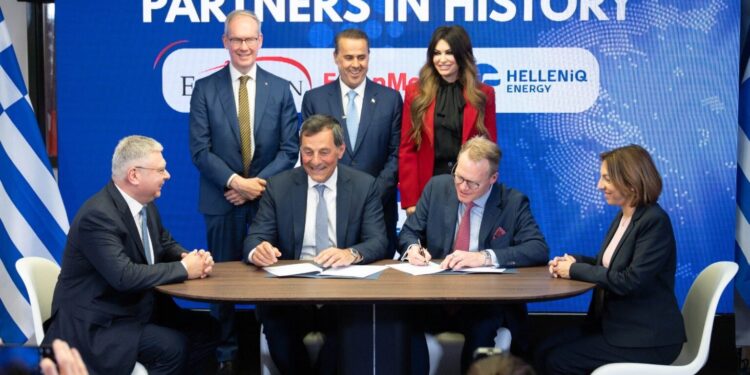Η υπογραφή της σύμβασης για τη γεώτρηση στο «μπλοκ 2» του Ιονίου
