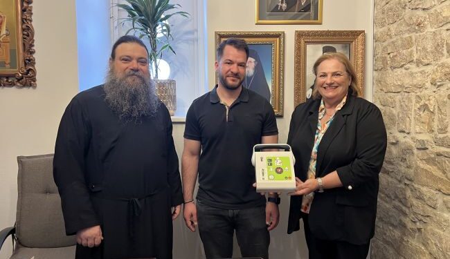 Παράδοση απινιδωτή στον Ναό Αγίου Σπυρίδωνος Μεσολογγίου