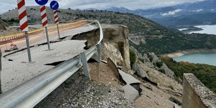 Δήμαρχος Αγράφων: Μεγάλο πρόβλημα ο κομμένος δρόμος στην Αλευράδα Αιτωλ/νίας