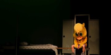 Συνεχίζεται μέχρι 10 Μαΐου η τρυφερή κωμωδία «Ελιά–Καπνός–Παναιτωλικός»