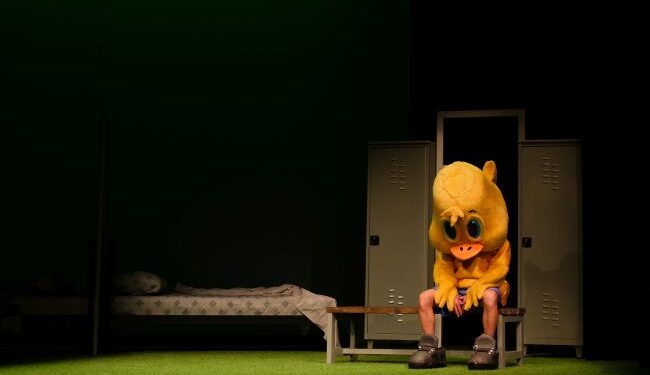 Συνεχίζεται μέχρι 10 Μαΐου η τρυφερή κωμωδία «Ελιά–Καπνός–Παναιτωλικός»