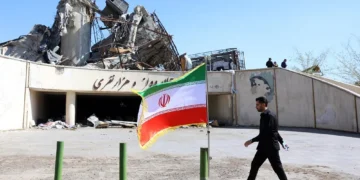 Τραμπ: Το Ιράν πρέπει να παραδοθεί, δεν θα αποκτήσει ποτέ πυρηνικά – Στα 119,9 δολάρια το βαρέλι εκτινάχθηκε η τιμή του Brent