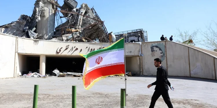 Τραμπ: Το Ιράν πρέπει να παραδοθεί, δεν θα αποκτήσει ποτέ πυρηνικά – Στα 119,9 δολάρια το βαρέλι εκτινάχθηκε η τιμή του Brent