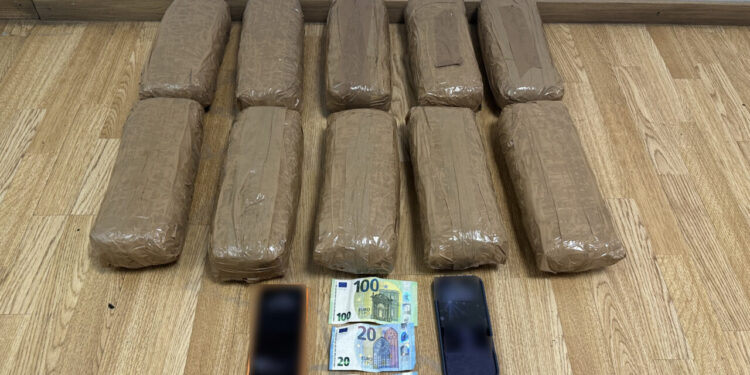 Τι αναφέρει η ΕΛ.ΑΣ για τη σύλληψη των δύο αδελφών από την Αιτωλοακαρνανία με 10,5 κιλά κάνναβης (ΦΩΤΟ)