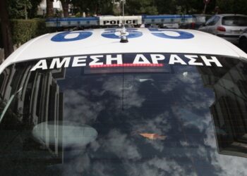 Καινούργιο: Δεν σταμάτησαν σε σήμα αστυνομικών και πέταξαν τα ναρκωτικά από το όχημα – Πέντε συλλήψεις