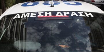 Καινούργιο: Δεν σταμάτησαν σε σήμα αστυνομικών και πέταξαν τα ναρκωτικά από το όχημα – Πέντε συλλήψεις