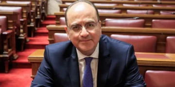 Παραιτήθηκε ο Μακάριος Λαζαρίδης μετά τον σάλο για το πτυχίο του