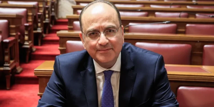 Παραιτήθηκε ο Μακάριος Λαζαρίδης μετά τον σάλο για το πτυχίο του