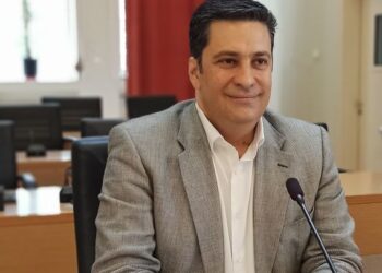 Τετ α τετ Παπαναστασίου με προέδρους στο Αγρίνιο – πίσω από το εορταστικό κλίμα