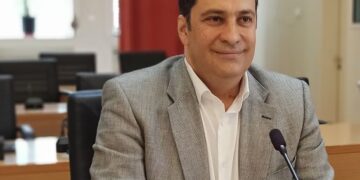 Τετ α τετ Παπαναστασίου με προέδρους στο Αγρίνιο – πίσω από το εορταστικό κλίμα