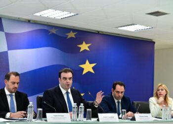 Live η εξειδίκευση των νέων μέτρων στήριξης βάσει του υπερπλεονάσματος: Στα 300 ευρώ η στήριξη στους συνταξιούχους κάθε Νοέμβριο