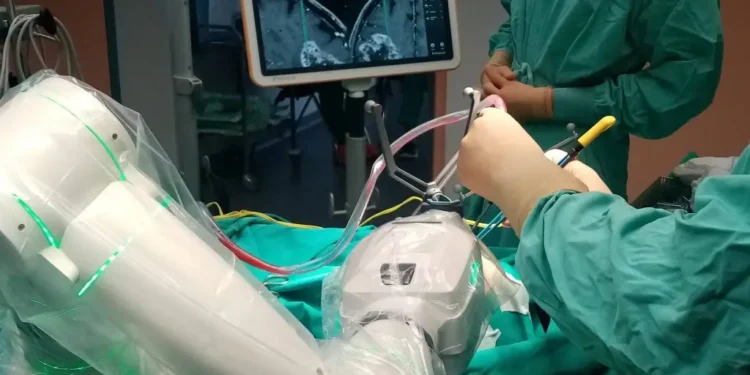 Αλεξανδρούπολη: Η πρώτη επέμβαση με ιατρικό ρομπότ σε ασθενή με όγκο εγκεφάλου στο Πανεπιστημιακό Νοσοκομείο