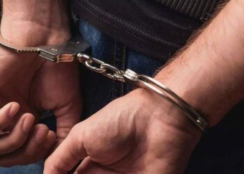 Μεσολόγγι: «Βούτηξε» χρυσή αλυσίδα αλλά κατέληξε με χειροπέδες