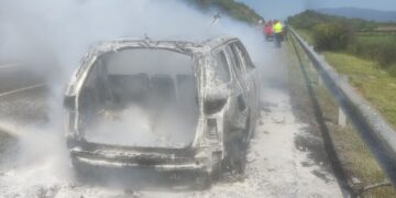 Ιόνια Οδός: Μεγάλη κινητοποίηση της Πυροσβεστικής για φωτιά σε όχημα, στο ύψος της Γουριώτισσας  Αγρινίου(ΦΩΤΟ – ΒΙΝΤΕΟ)