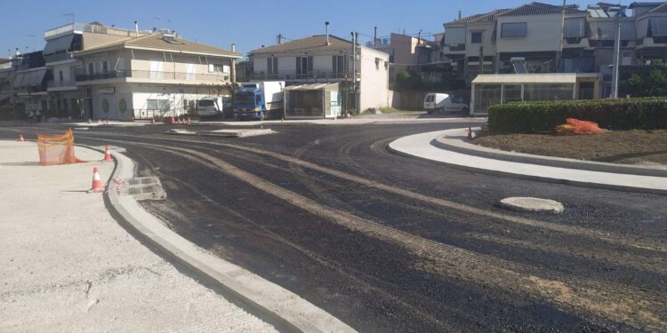Αγρίνιο: Έπεσε άσφαλτος στο «Πλατανάκι» – Με γοργούς ρυθμούς προχωρά το έργο, αλλάζει η είσοδος της πόλης (ΦΩΤΟ)