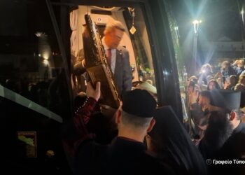 Σε συγκινησιακά φορτισμένη ατμόσφαιρα  αναχώρησε η Ιερά Εικόνα Παναγίας «Άξιον Εστί» από το Μεσολόγγι
