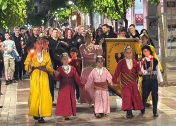 Συγκίνηση και δέος στη λαμπαδηφορία μνήμης για τις 353.000 ψυχές του Ποντιακού Ελληνισμού στο Αγρίνιο