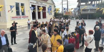 Με κατάνυξη και πλήθος πιστών η υποδοχή της εικόνας του Αγίου Φανουρίου στον Ι.N. Αγίων Κωνσταντίνου και Ελένης Αγρινίου (ΦΩΤΟ – ΒΙΝΤΕΟ)