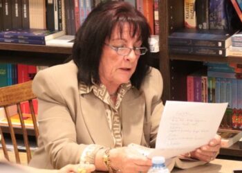 Εκατό + Είκοσι Φωνές: Μια δυνατή παρουσίαση στο Αγρίνιο